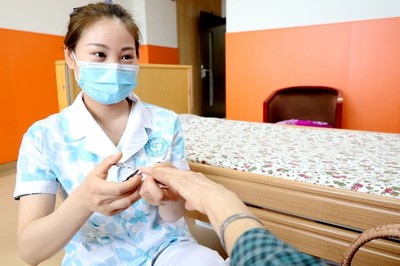 临时家属 以暖心亲情填补患者陪护空白