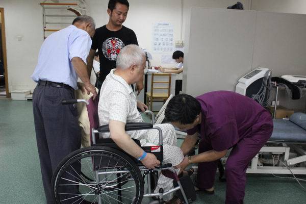 宜昌福仁陪护:打造宜昌最专业最优秀陪护团队